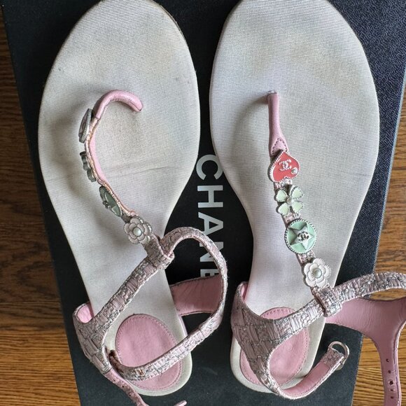 CHANEL 17C Pink Silver Tweed Thong CC Log Charm Slide Sandal - Picture 2 of 6